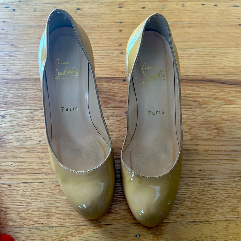 Christian Louboutin Pump Round Toe Patent Heels